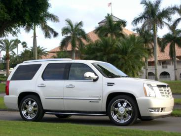 escalade_superbowl_white_lg.jpg