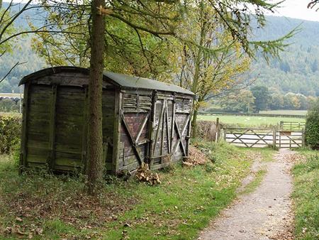 Storage_shed_near_Huthwaite_Green_-_geograph_org_uk_-_594722.jpg