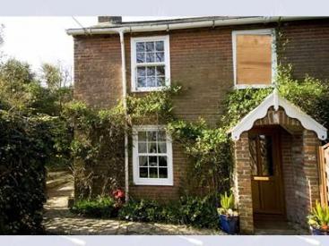 Lucy_Farr_s_cottage_0.jpg